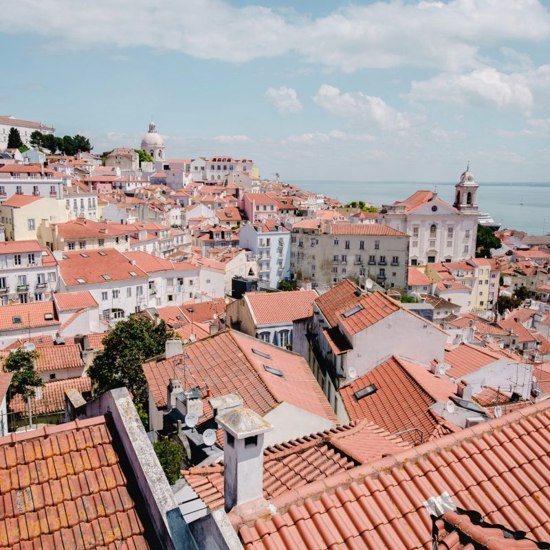 Edificio histórico en Alfama con vistas al río Tajo, sede de Casagrand Lisboa