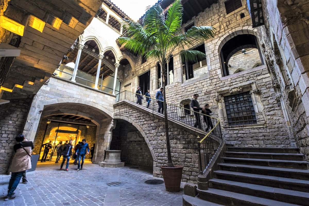 Medieval heart of Barcelona in the Gothic Quarter_Casagrand
